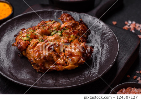 Grilled chicken fillet with garlic sauce, hot pepper 124307127