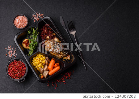 Grilled mackerel fillet pieces with vegetables, salt and spices 124307208