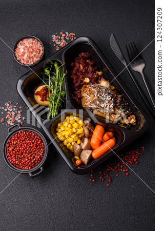 Grilled mackerel fillet pieces with vegetables, salt and spices 124307209