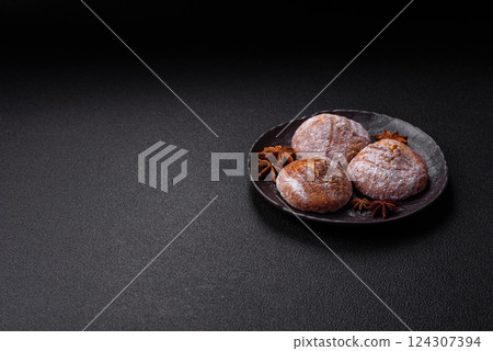 Delicious round freshly baked cinnamon flavored cookies Delicious round freshly baked cinnamon flavored cookies 124307394