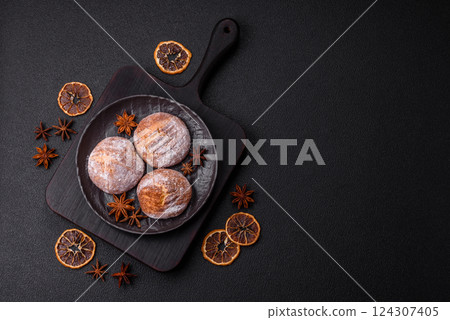 Delicious round freshly baked cinnamon flavored cookies Delicious round freshly baked cinnamon flavored cookies 124307405