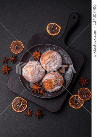 Delicious round freshly baked cinnamon flavored cookies Delicious round freshly baked cinnamon flavored cookies 124307406