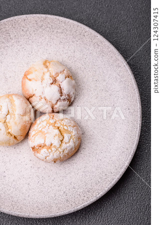 Delicious round freshly baked lemon flavored cookies 124307415