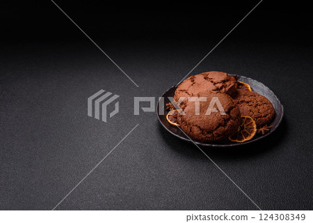 Sweet round crispy chocolate chip cookies 124308349