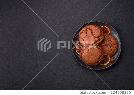 Sweet round crispy chocolate chip cookies 124308350