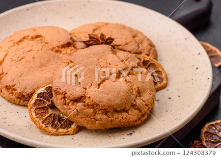 Sweet round crispy lemon cookies 124308379