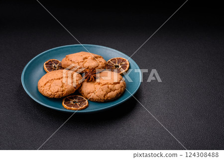 Sweet round crispy lemon cookies Sweet round crispy lemon cookies 124308488