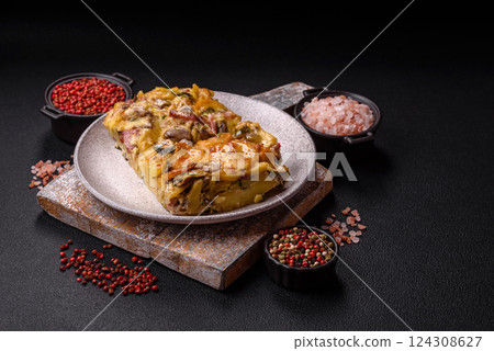 Shepherd's pie with potatoes, meat, vegetables, salt, spices and herbs Shepherd's pie with potatoes, meat, vegetables, salt, spices and herbs 124308627