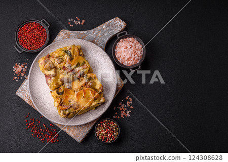 Shepherd's pie with potatoes, meat, vegetables, salt, spices and herbs Shepherd's pie with potatoes, meat, vegetables, salt, spices and herbs 124308628