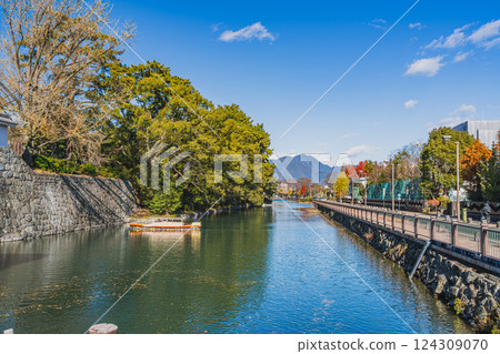 View of Sunpu Castle Park from the perimeter in Shizuoka City (Shizuoka Prefecture) 124309070