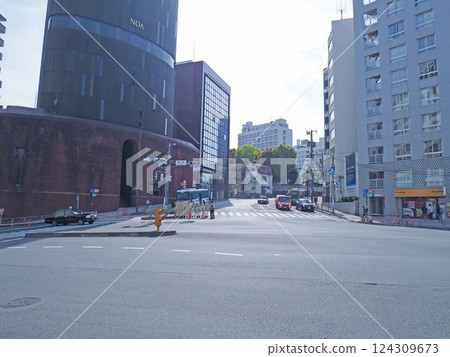 Gaien Higashi Street. Azabudai. 124309673