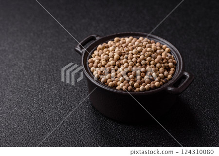 White allspice in a ceramic bowl 124310080