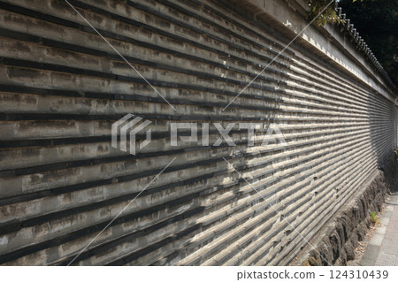 從昇平坂望去的湯島聖堂的築壁 124310439