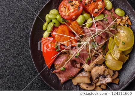 Warm salad consisting of slices of roast beef, greens, tomatoes, cucumbers, green beans 124311600