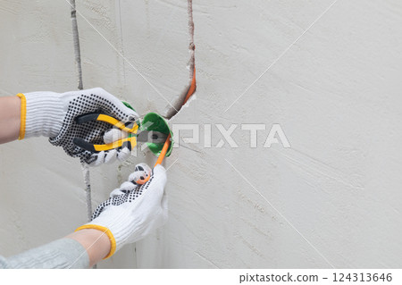 Preparing the electrical wiring. 124313646