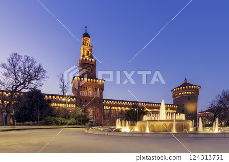 Awesome Sforza castle with fountain illuminated 124313751