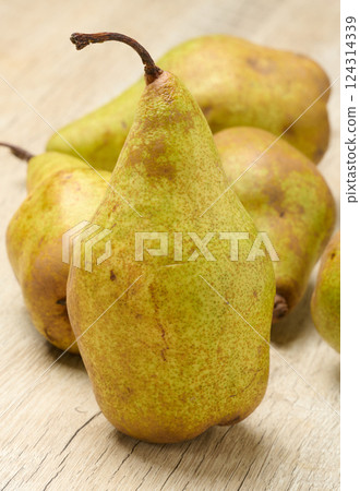 Ripe green pear on the table 124314339