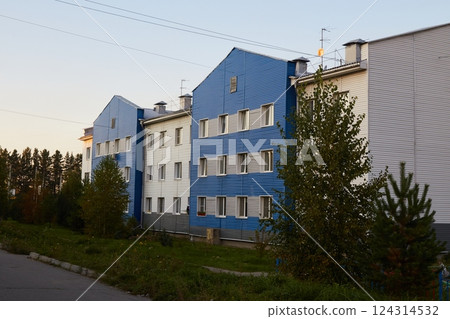 The exterior of a three-story building in an urban area shows a simple architectural style. The exterior of a three-story building in an urban area shows a simple architectural style. 124314532