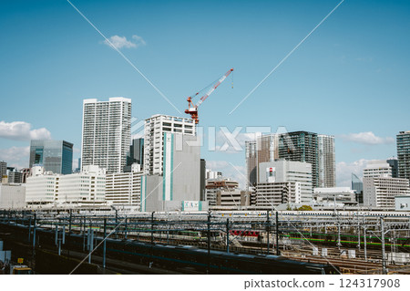 從 Takanawa Gateway 俯瞰芝浦地區的公寓大樓 2025.03 b-5 電影般的景色 從 Takanawa Gateway 俯瞰芝浦地區的公寓大樓 2025.03 b-5 電影般的景色 124317908