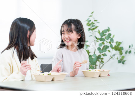 A girl who eats rice 124318608