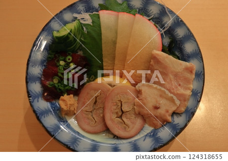 Assorted whale sashimi Assorted whale sashimi 124318655
