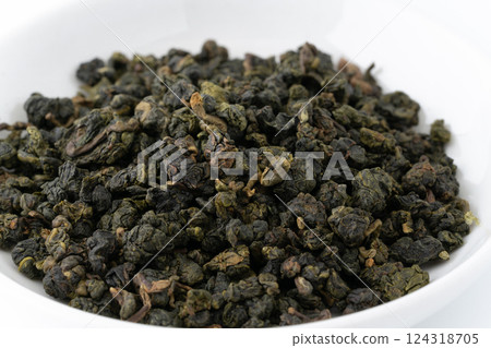 Close-up of Dongding Oolong tea leaves 124318705