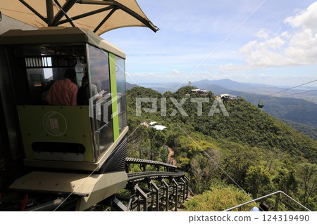 搭乘空中纜車前往蘭卡威天空橋 124319490