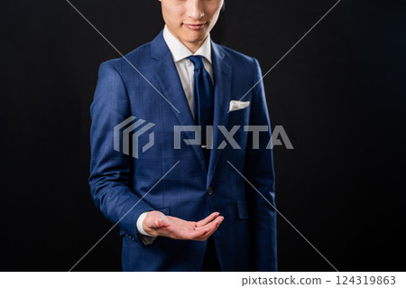 Japanese male businessman posing with his hands 124319863