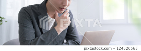 Looking at a computer, surprised image, investment, stocks, etc., faceless banner Looking at a computer, surprised image, investment, stocks, etc., faceless banner 124320563