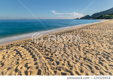 Spectacular views of the Yakushima Offshore Alps (July) Sea turtle spawning grounds Nagata Beach Inakahama 124320918