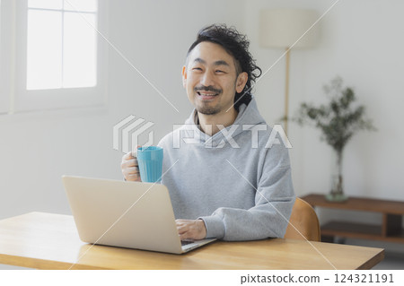 Bearded man operating a computer 124321191