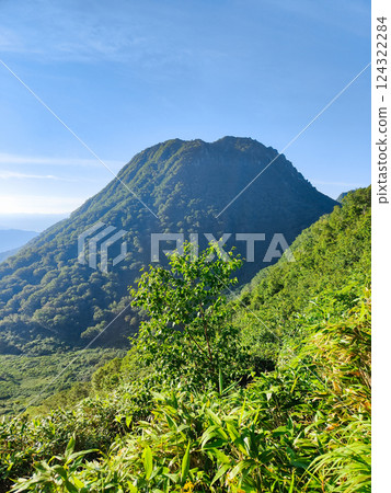 Hiuchi and Myoko mountain climbing in summer (view of Mt. Myoko from Okura Norikoshi) 124322284
