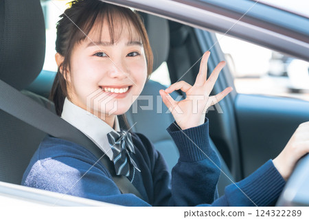 高中生在駕訓班考取普通駕照 高中生在駕訓班考取普通駕照 124322289