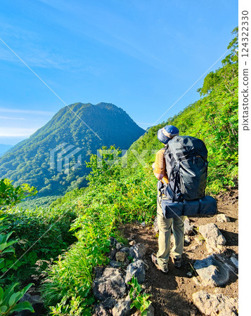 夏季的火打山、妙高山登山(從大倉乘越眺望妙高山) 夏季的火打山、妙高山登山(從大倉乘越眺望妙高山) 124322330