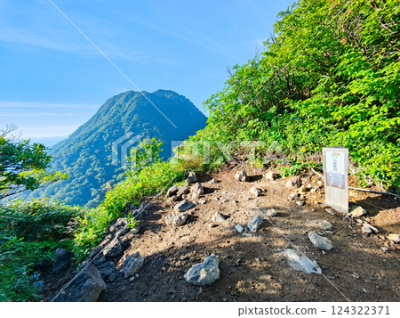 Hiuchi and Myoko mountain climbing in summer (view of Mt. Myoko from Okura Norikoshi) 124322371