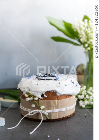 Sweet homemade Easter cake panettone with meringue and creative decoration food. Preparation for Christian holiday Kulich. Easter eggs and bunny 124322950
