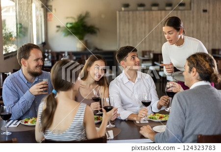 Waitress takes order from group of friends Waitress takes order from group of friends 124323783
