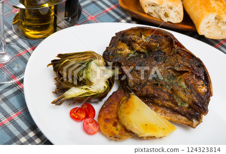 Spanish dish - lamb head with artichoke, tomatoes and potatoes Spanish dish - lamb head with artichoke, tomatoes and potatoes 124323814