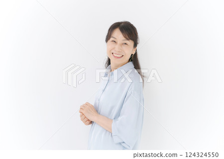 一個 50 多歲的女人的肖像 124324550