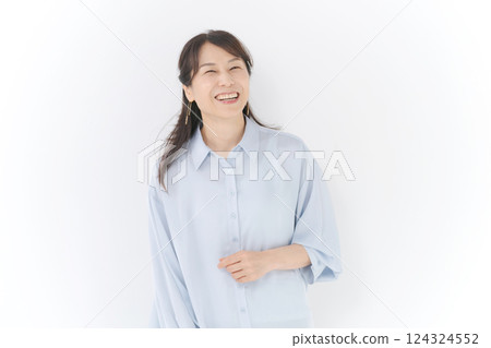 一個 50 多歲的女人的肖像 124324552