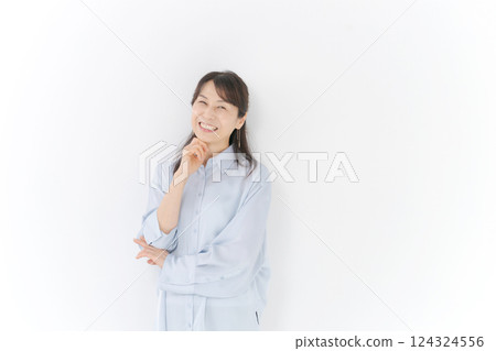 Portrait of a woman in her 50s 124324556