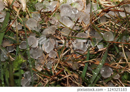 Hail falls 124325183