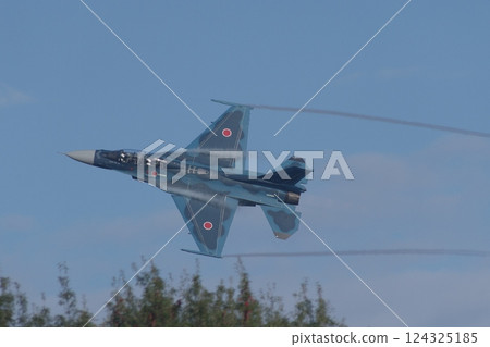 The Japan Air Self-Defense Force's Flight Development and Test Wing's F-2B performs a maneuvering flight at an air show 124325185