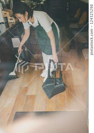 coffee shop, cafe, cafeteria 124325298