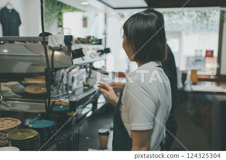 coffee shop, cafe, cafeteria 124325304