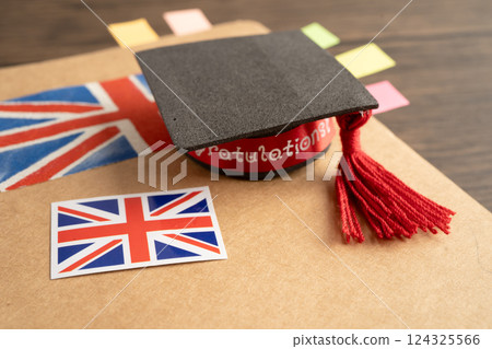 UK flag with graduate hat on english language book. 124325566