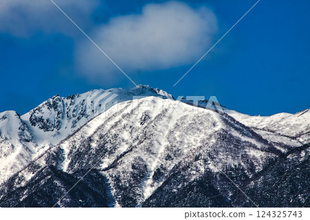 Snow-capped Mount Utsugi in the Central Alps Snow-capped Mount Utsugi in the Central Alps 124325743