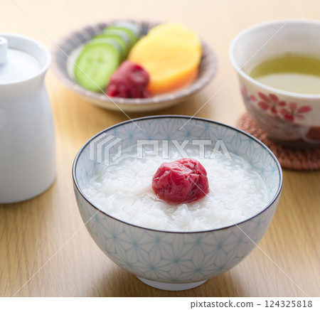 Plum porridge (rice porridge) 124325818