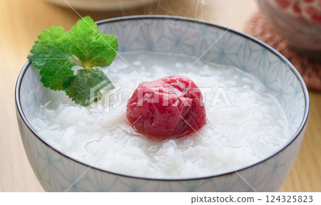 Plum porridge (rice porridge) Plum porridge (rice porridge) 124325823