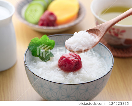 Plum porridge (rice porridge) Plum porridge (rice porridge) 124325825